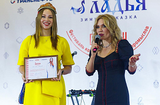 «Коммерсантъ»: Полина Диброва представила Дом моды LADA&LIZA на выставке «Ладья. Зимняя сказка»